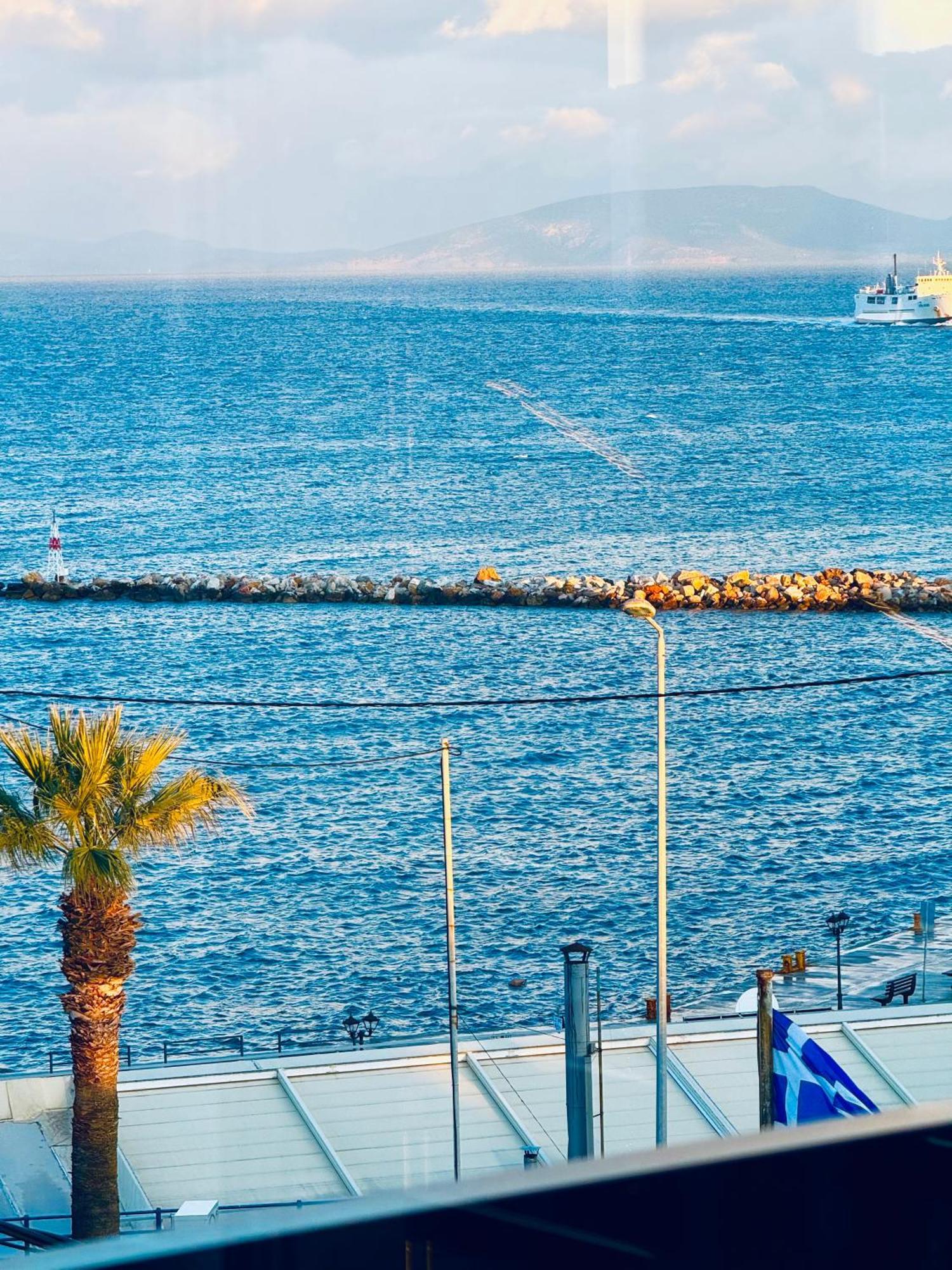 Blue Horizon Gem On The Port Appartement Rafína Buitenkant foto