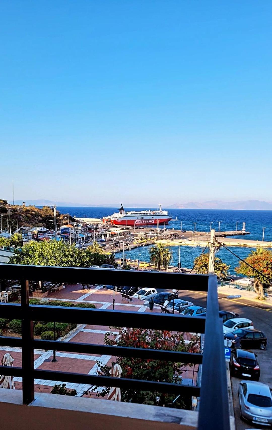 Blue Horizon Gem On The Port Appartement Rafína Buitenkant foto